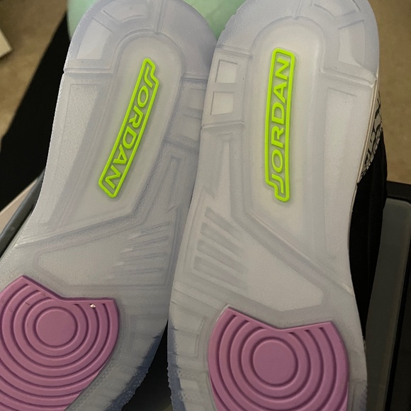 Shoes - Picture 1 of 2